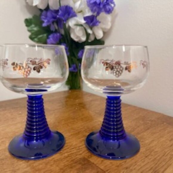 Vintage Cocktail Glasses Pair with Gold Grapevine Pattern and Cobalt Blue Beehiv - Picture 3 of 10